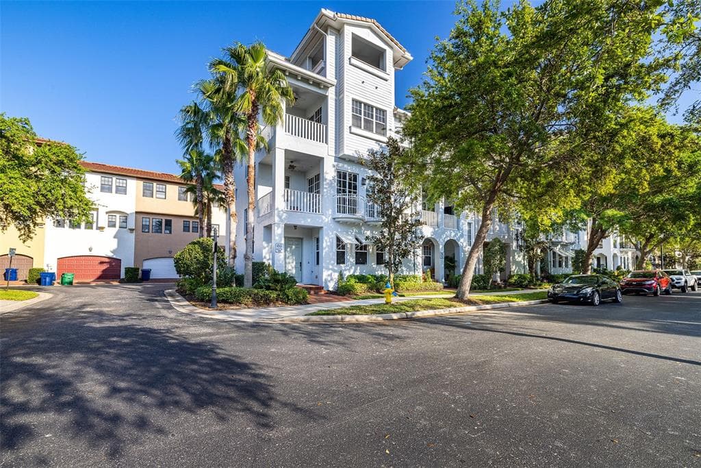 6002 YEATS MANOR DRIVE UNIT 101 TAMPA, FL 33616