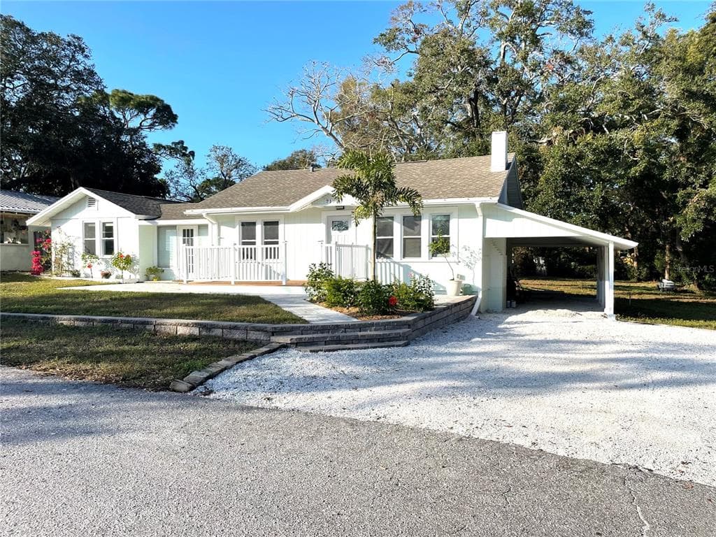 717 BOSTON STREET TARPON SPRINGS, FL 34689