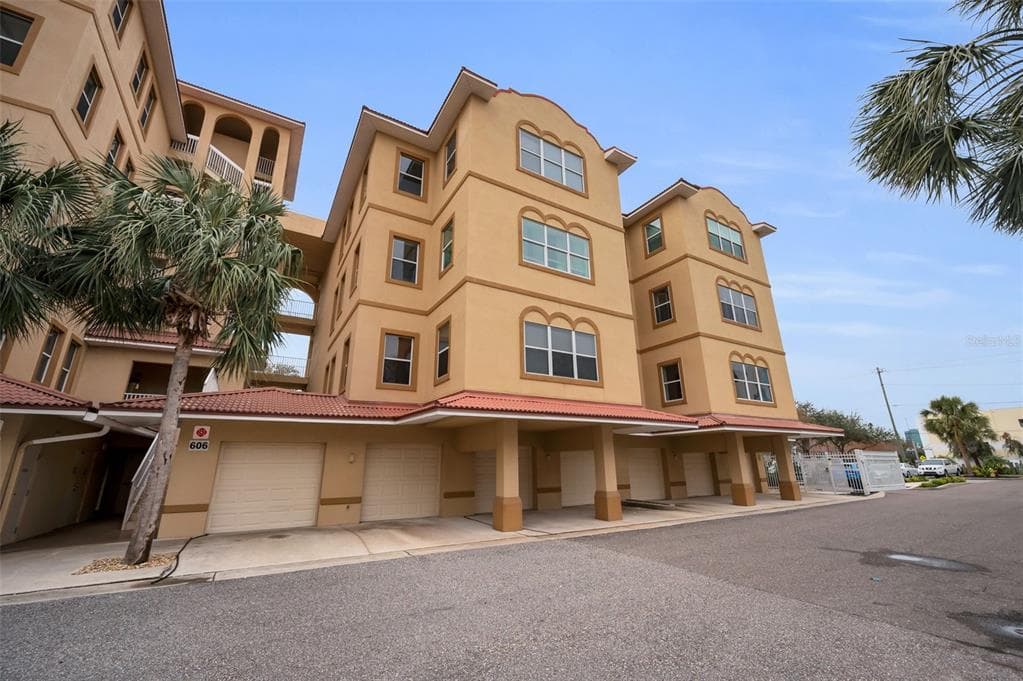 606 WELLS COURT UNIT 202 CLEARWATER, FL 33756