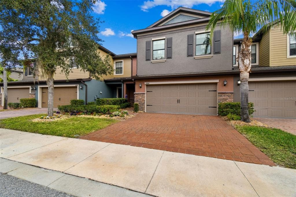 17284 OLD TOBACCO ROAD LUTZ, FL 33558