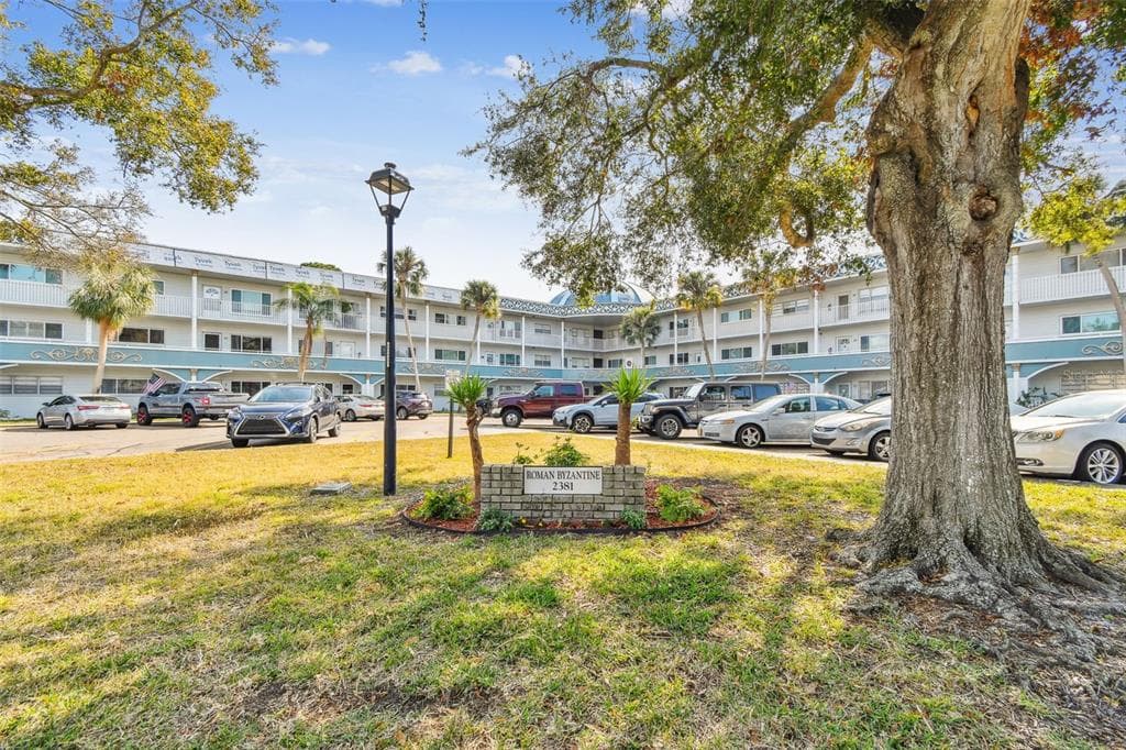 2381 ECUADORIAN WAY UNIT 33 CLEARWATER, FL 33763
