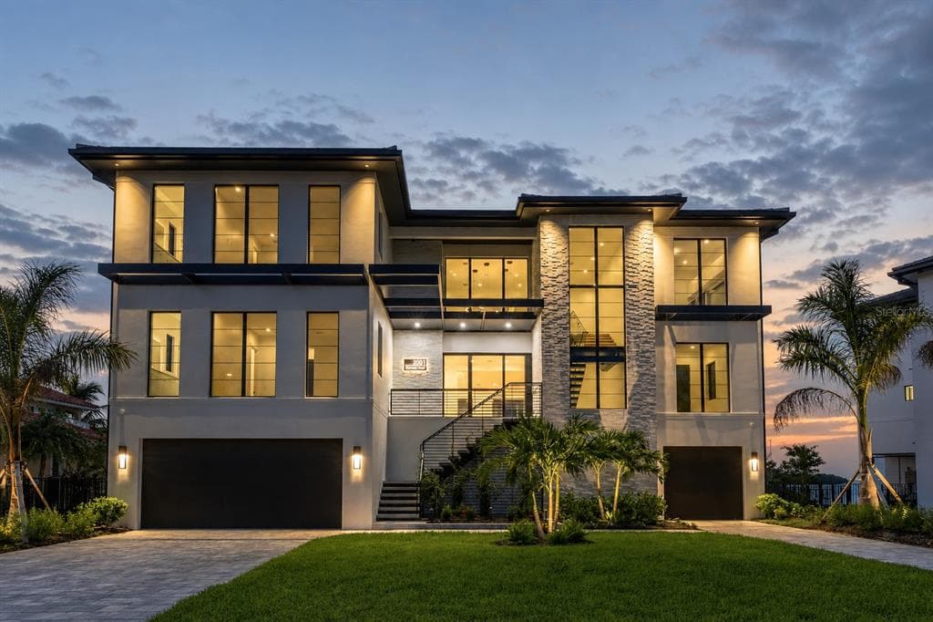 2081 MICHIGAN AVENUE NE ST PETERSBURG, FL 33703