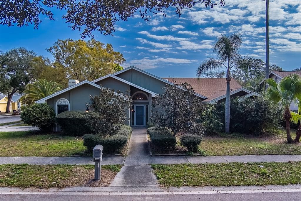 1112 WOODCREST AVENUE SAFETY HARBOR, FL 34695
