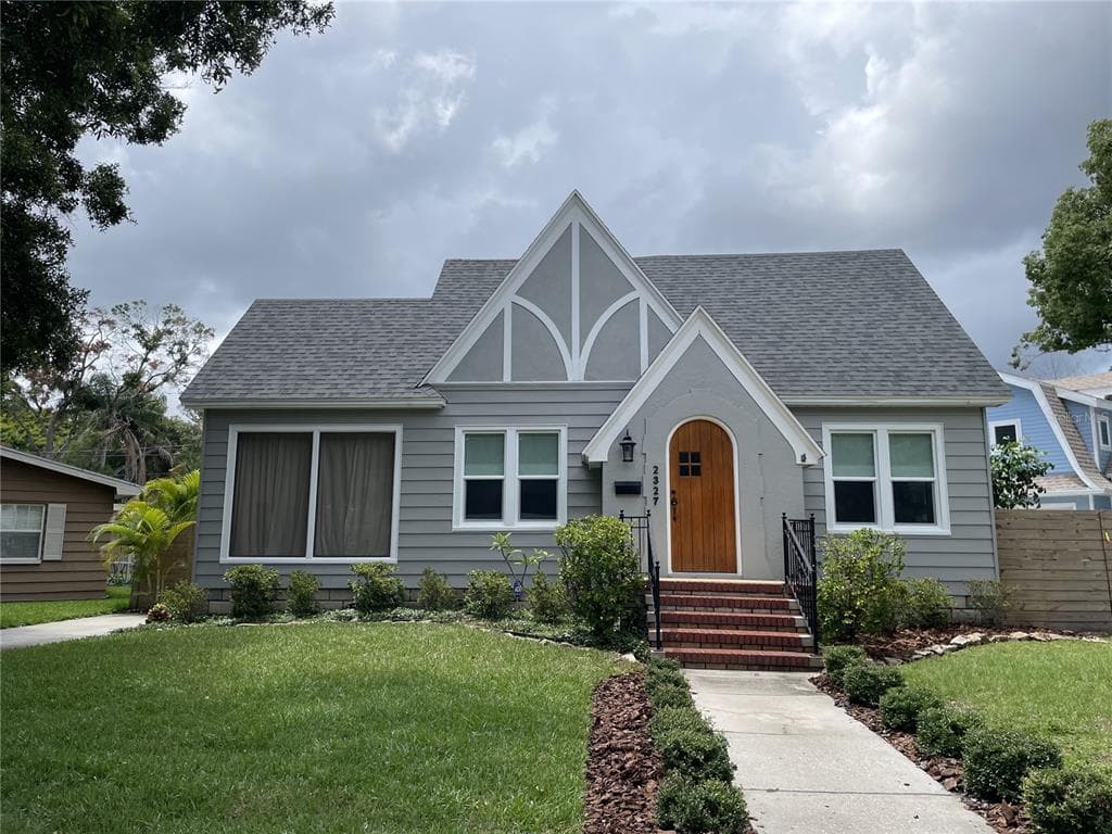 2327 WOODLAWN CIRCLE E