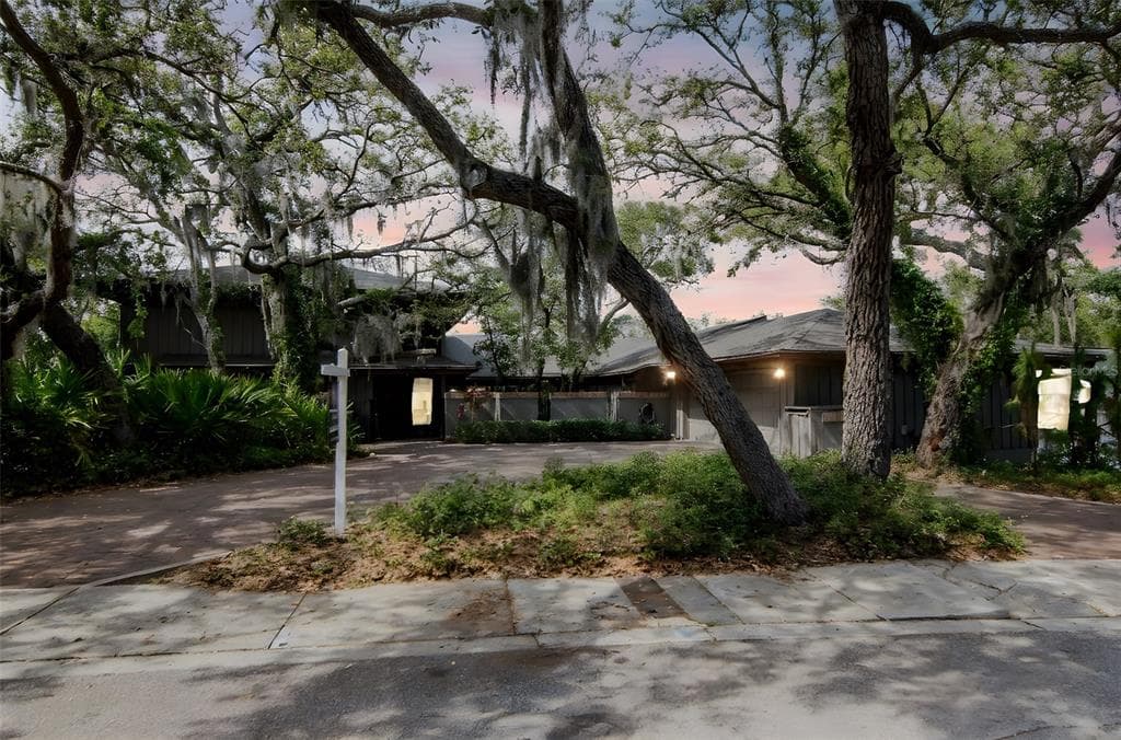 1296 WEYBRIDGE LANE DUNEDIN, FL 34698