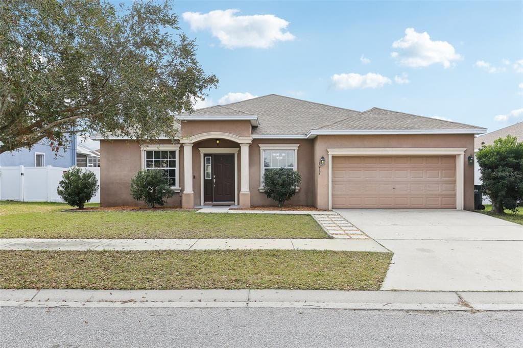 10757 CARLOWAY HILLS DRIVE WIMAUMA, FL 33598
