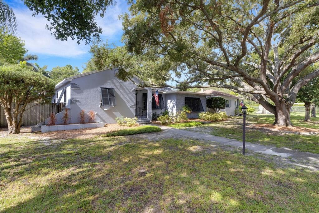 314 33RD AVENUE NE ST PETERSBURG, FL 33704