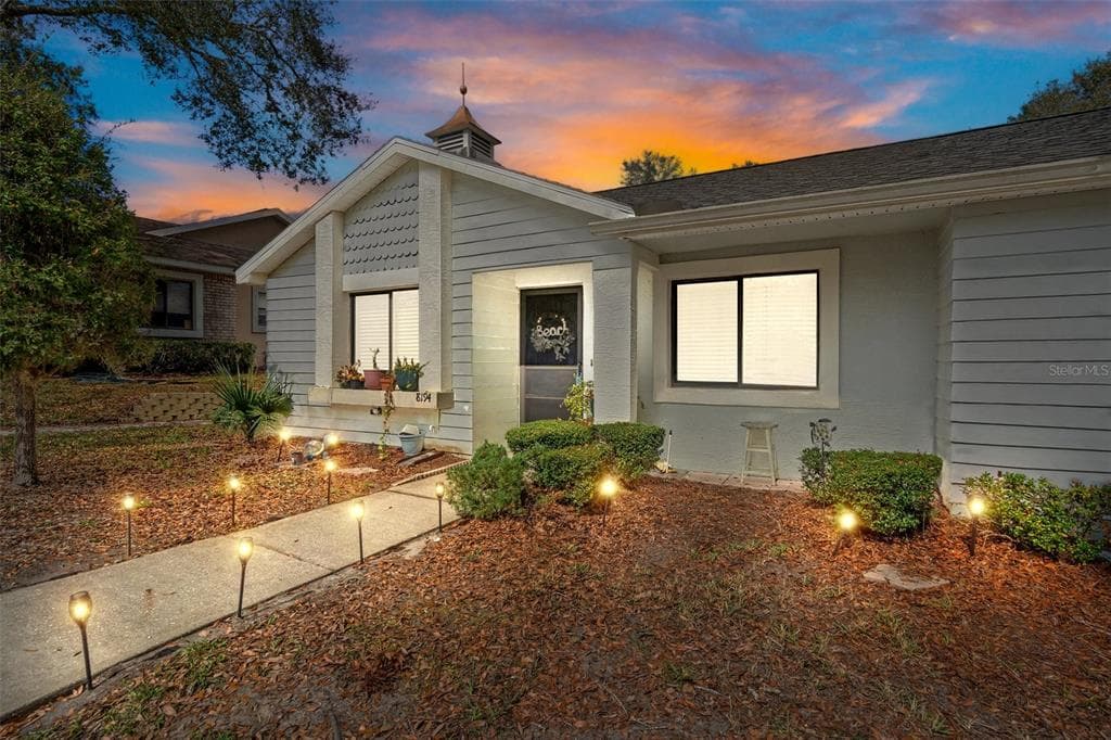 8194 STURBRIDGE COURT UNIT A WEEKI WACHEE, FL 34613