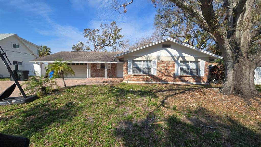 8701 THORNWOOD LANE TAMPA, FL 33615