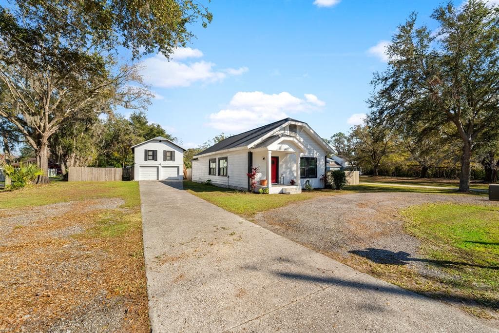 1402 N GORDON STREET PLANT CITY, FL 33563