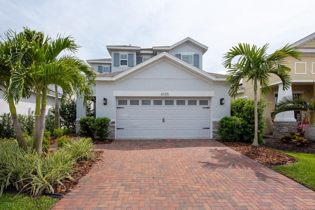 6135 VOYAGERS PLACE APOLLO BEACH, FL 33572