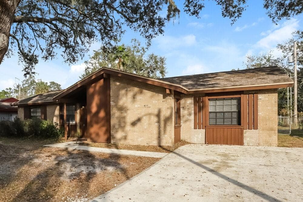 717 PONDEROSA DRIVE E LAKELAND, FL 33810