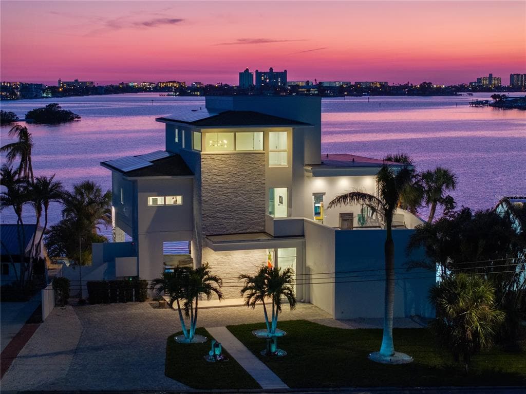 1972 DOLPHIN BOULEVARD S ST PETERSBURG, FL 33707