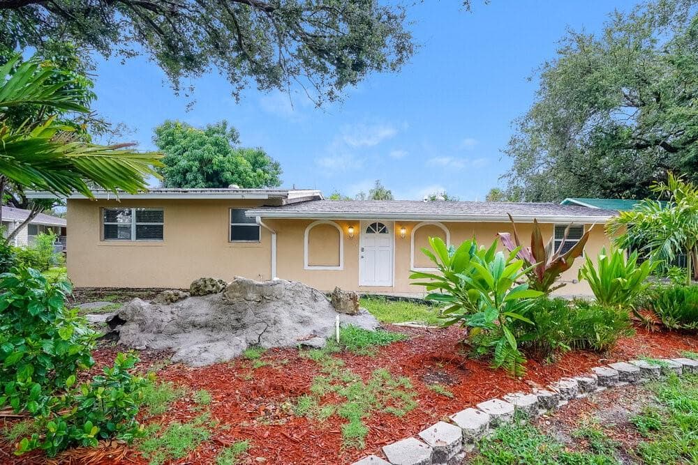 201 FAIRVIEW AVENUE FORT MYERS, FL 33905