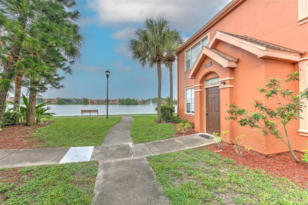 9204 LAKE CHASE ISLAND WAY UNIT 9204 TAMPA, FL 33626