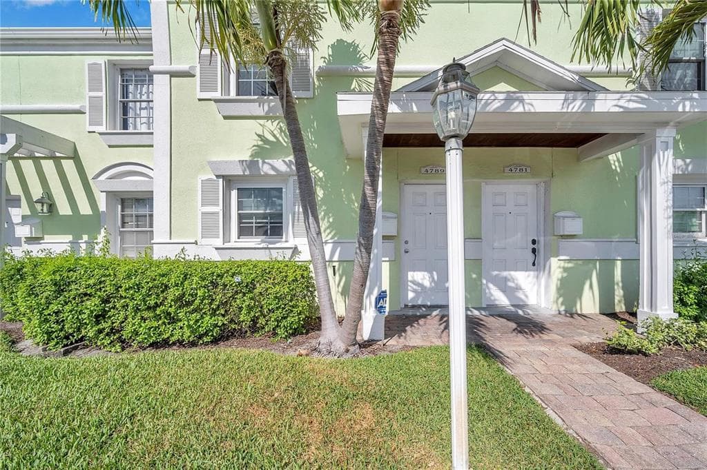 4789 COQUINA KEY DRIVE SE ST PETERSBURG, FL 33705