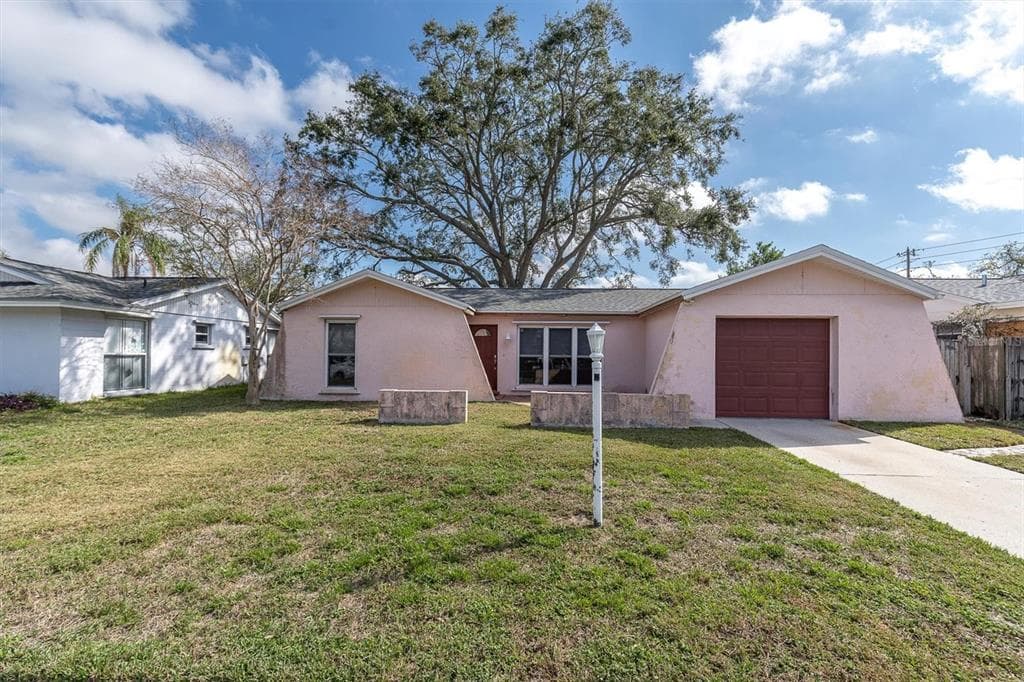 8633 ORANGE BLOSSOM DRIVE SEMINOLE, FL 33772