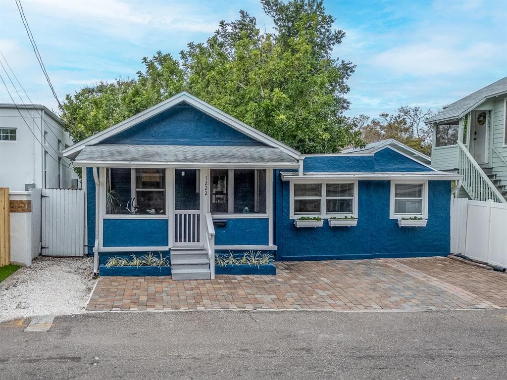 1222 HIGHLAND COURT N ST PETERSBURG, FL 33701
