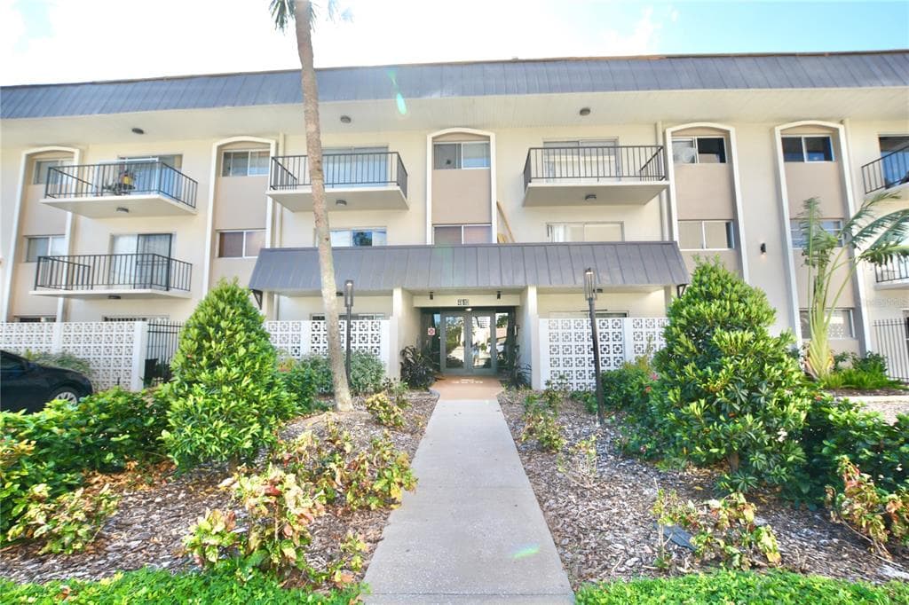4610 W GRAY STREET UNIT 208 TAMPA, FL 33609