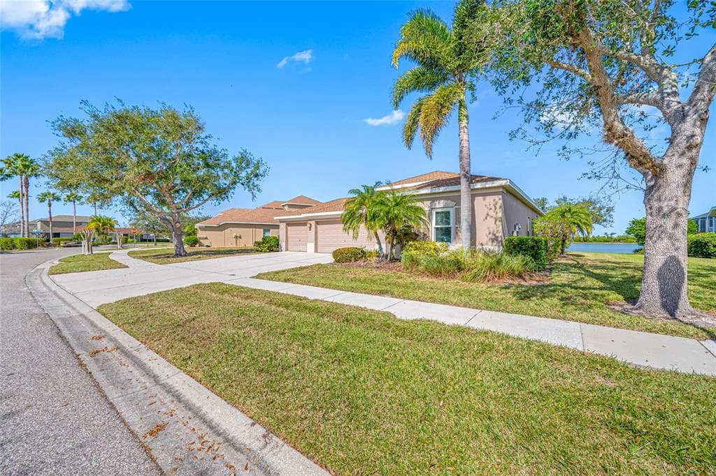 833 SEMINOLE SKY DRIVE RUSKIN, FL 33570
