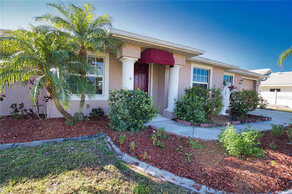 1675 BLUE LAKE CIRCLE PUNTA GORDA, FL 33983