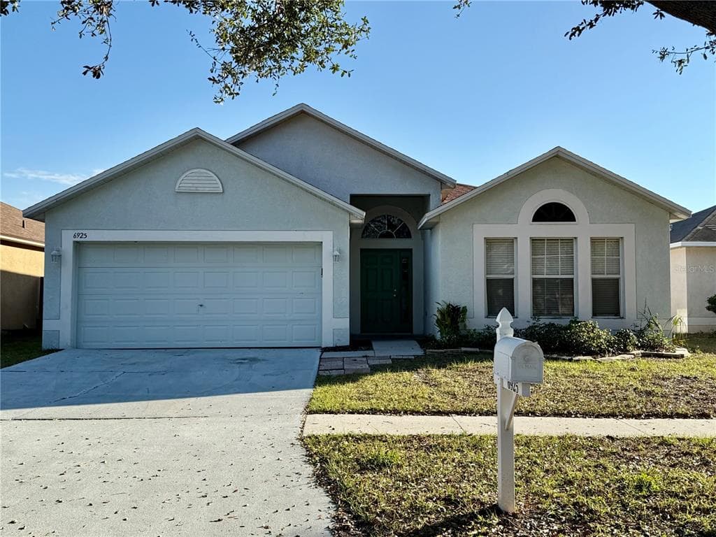 6925 CROWN LAKE DRIVE GIBSONTON, FL 33534