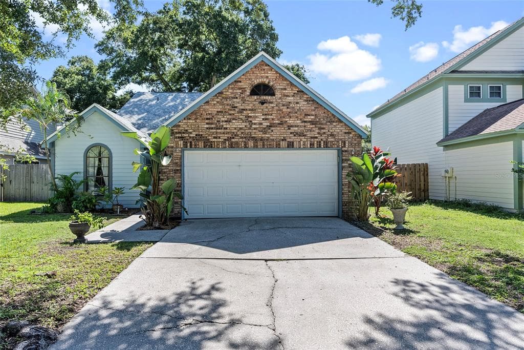 692 GREENGLEN LANE PALM HARBOR, FL 34684