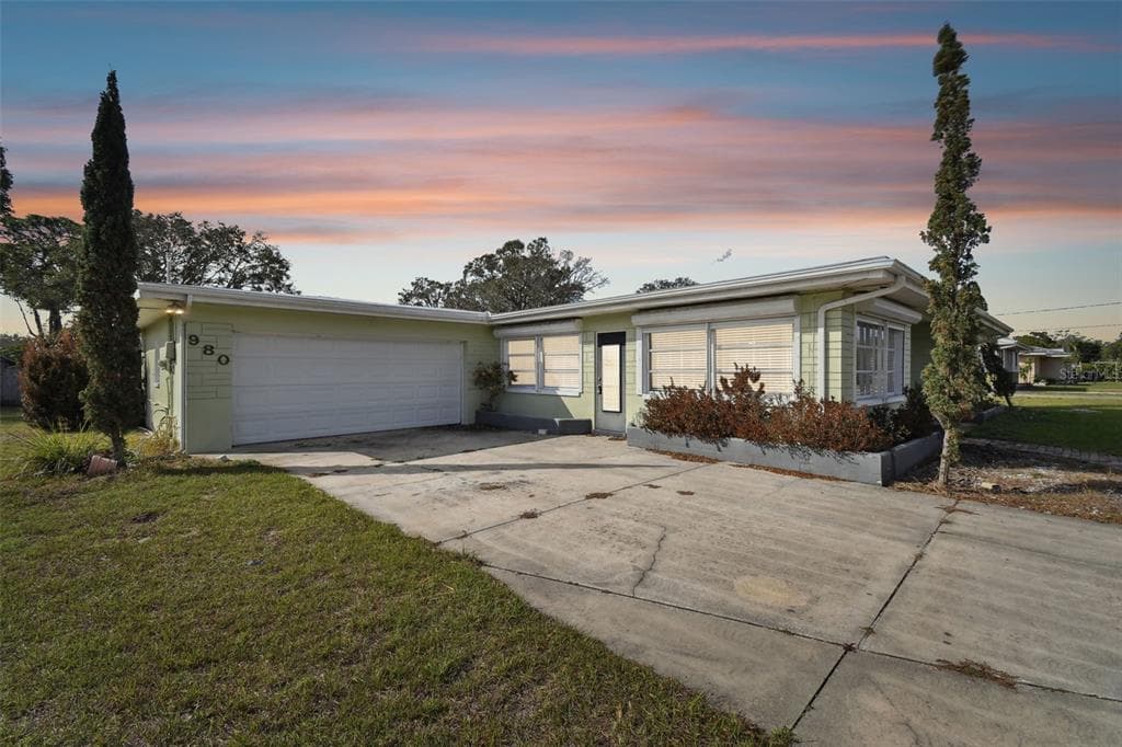 980 SUNRISE DRIVE TARPON SPRINGS, FL 34689