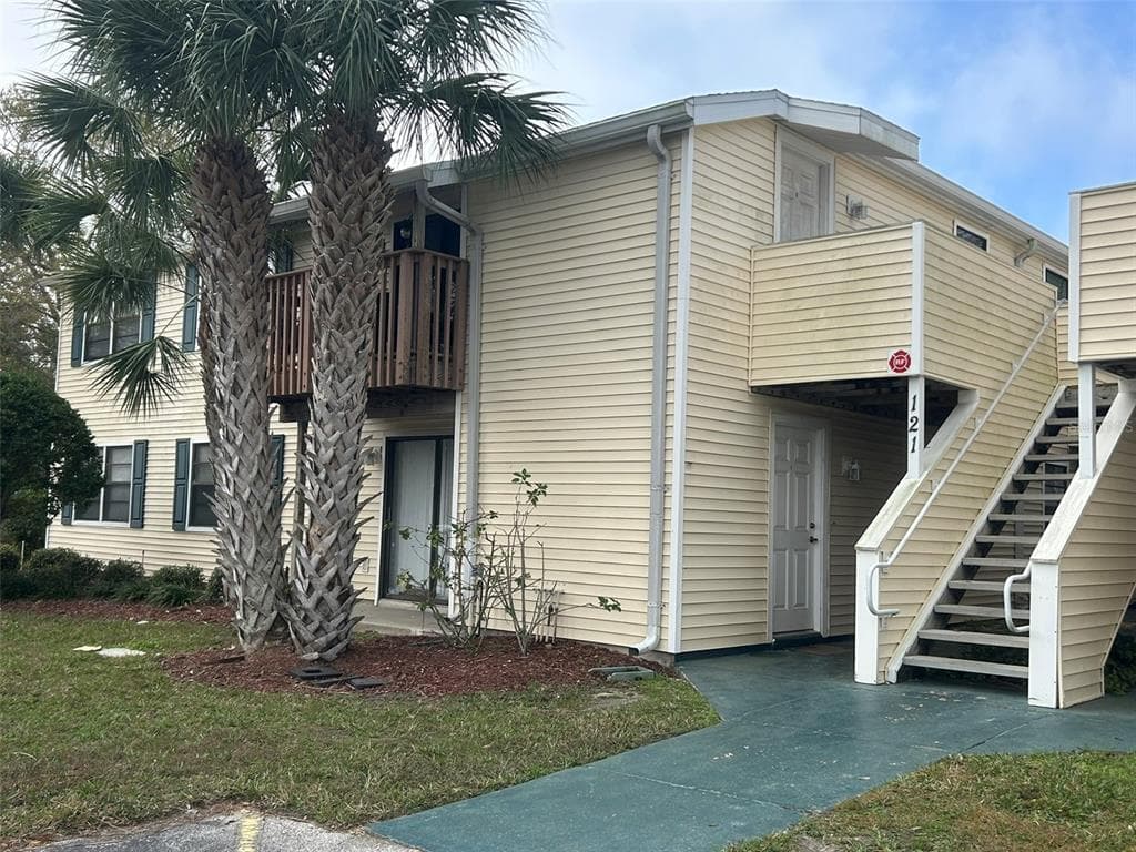 121 LOBLOLLY COURT UNIT H OLDSMAR, FL 34677