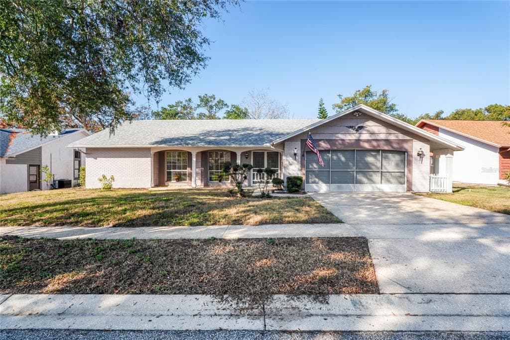 8204 REYNOLDS DRIVE