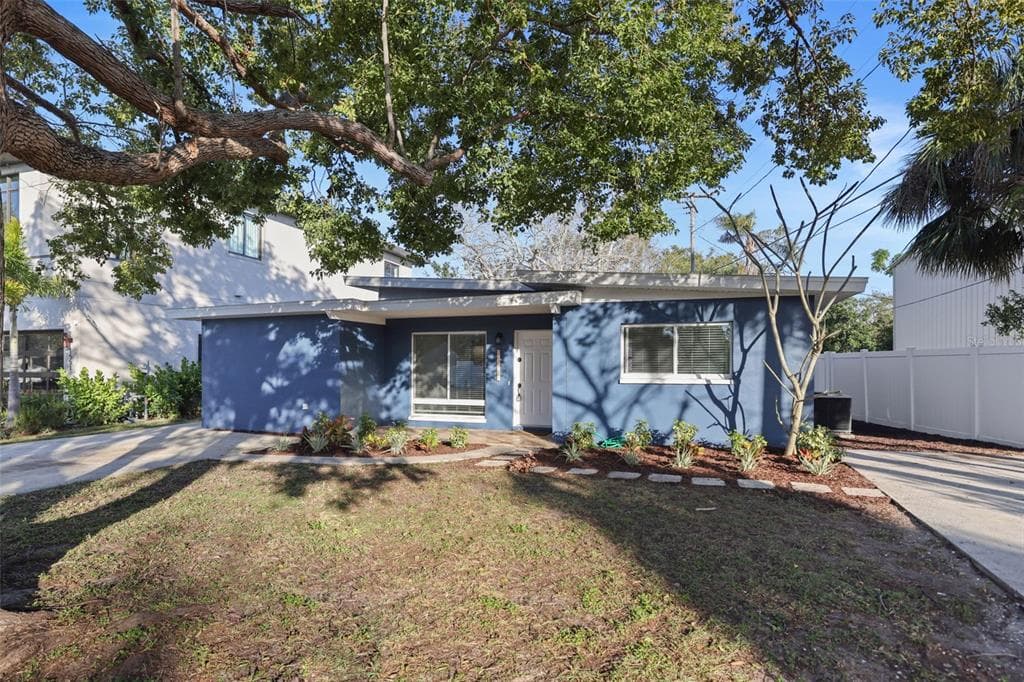 1545 PASADENA DRIVE DUNEDIN, FL 34698