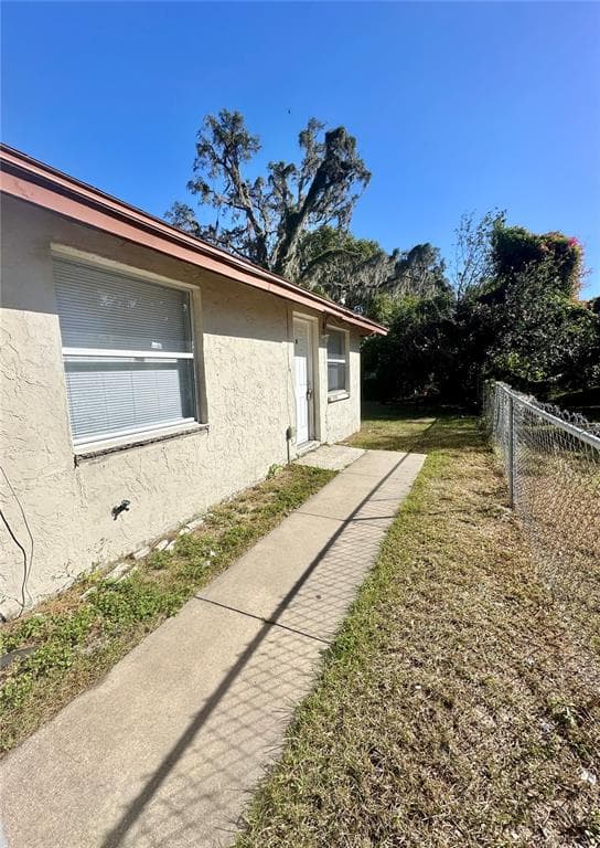 8805 N BROOKS STREET UNIT A & B TAMPA, FL 33604