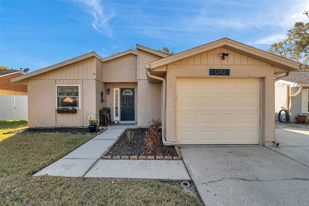 1242 HOLLY CIRCLE OLDSMAR, FL 34677