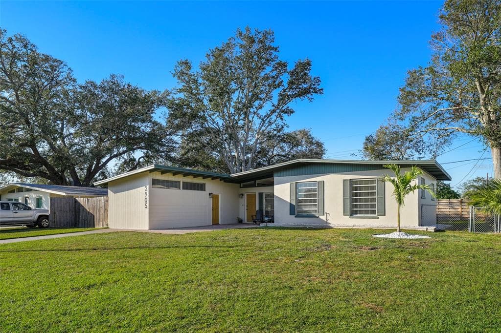 2905 BAY STREET SARASOTA, FL 34237
