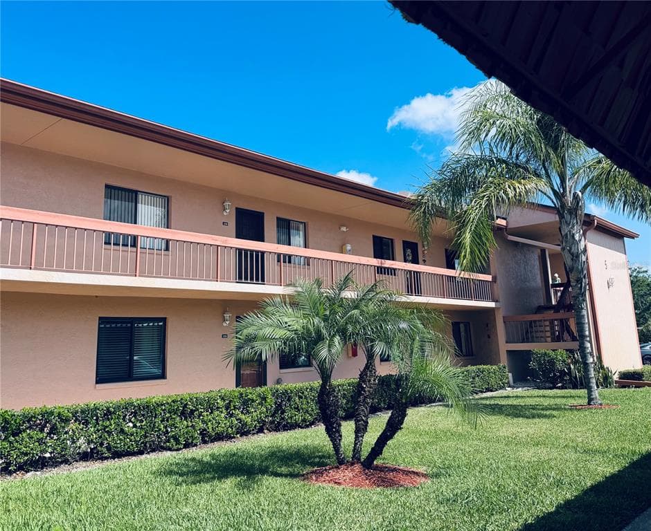 106 LAKESIDE COURT