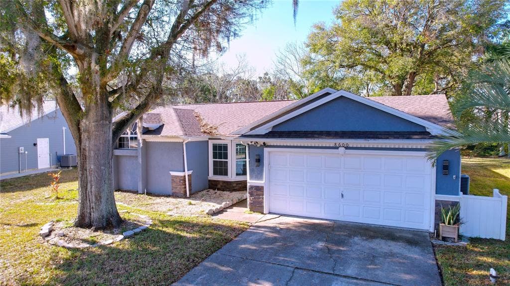 8600 BERKLEY DRIVE HUDSON, FL 34667
