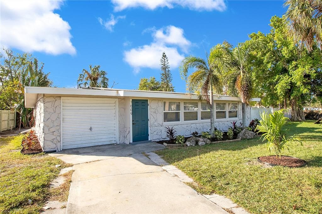 1009 FARRAGUT DRIVE N ST PETERSBURG, FL 33710