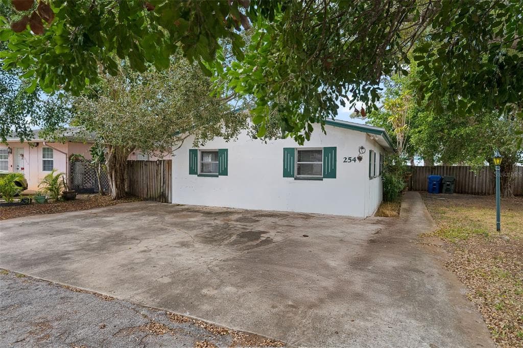 254 PLUMOSA DRIVE LARGO, FL 33771