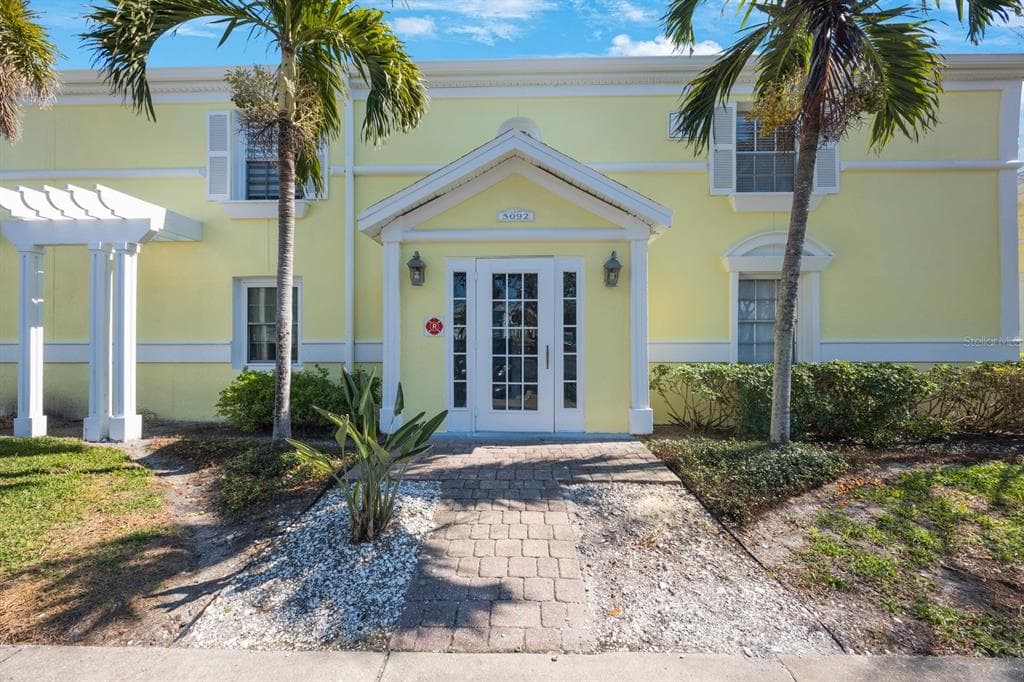 5092 BEACH DRIVE SE UNIT D ST PETERSBURG, FL 33705