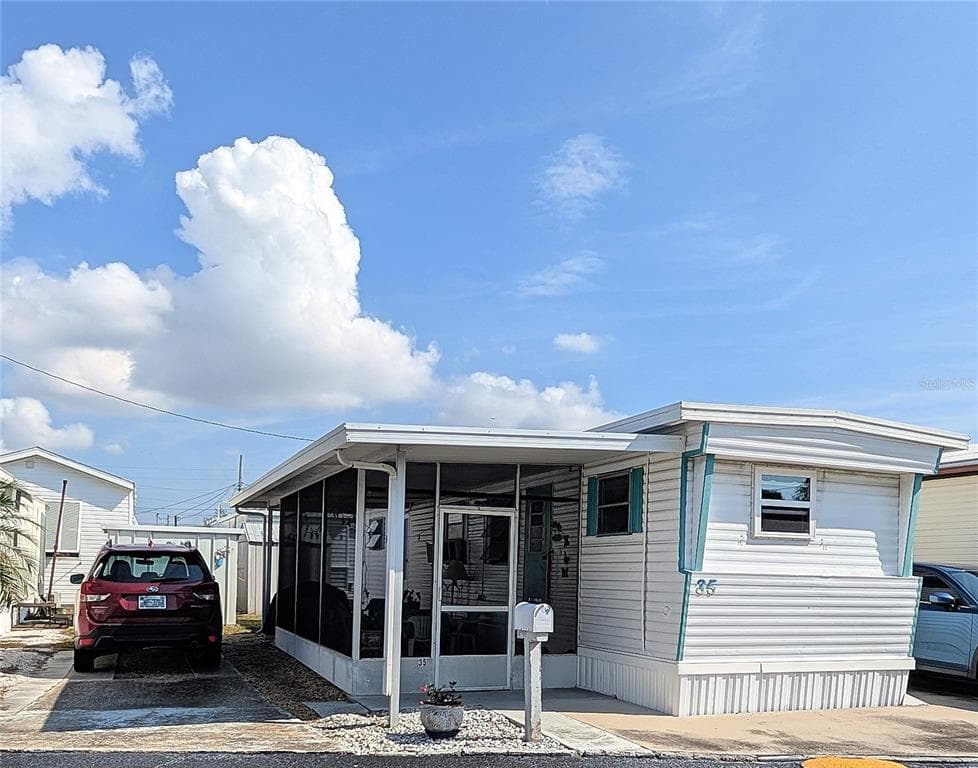 7801 34TH AVENUE N UNIT 35 ST PETERSBURG, FL 33710