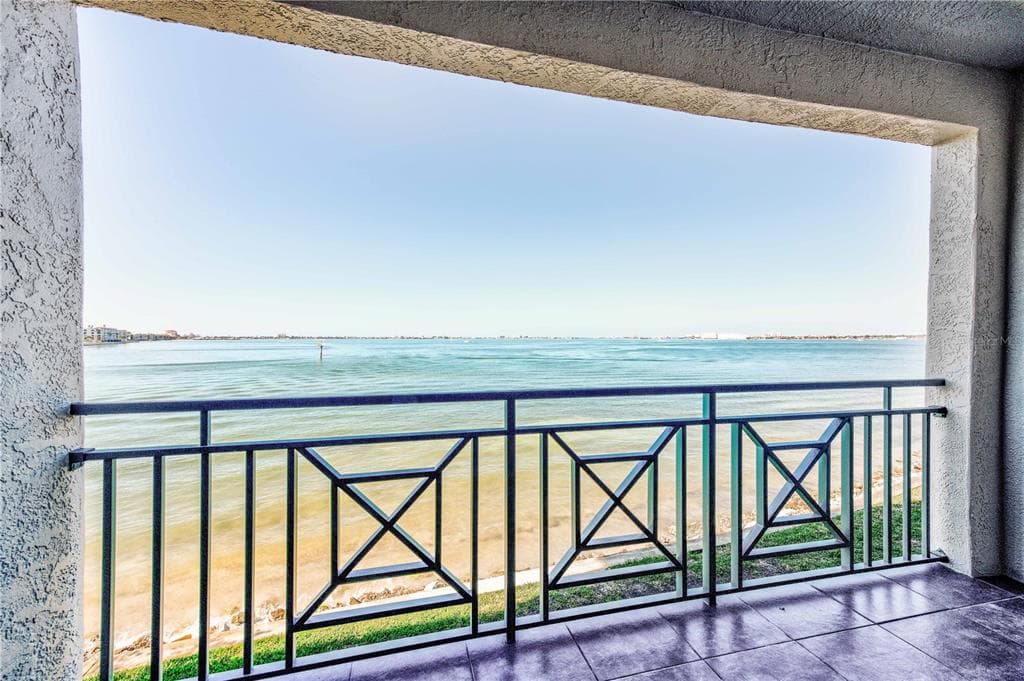 4830 OSPREY DRIVE S UNIT 104 ST PETERSBURG, FL 33711