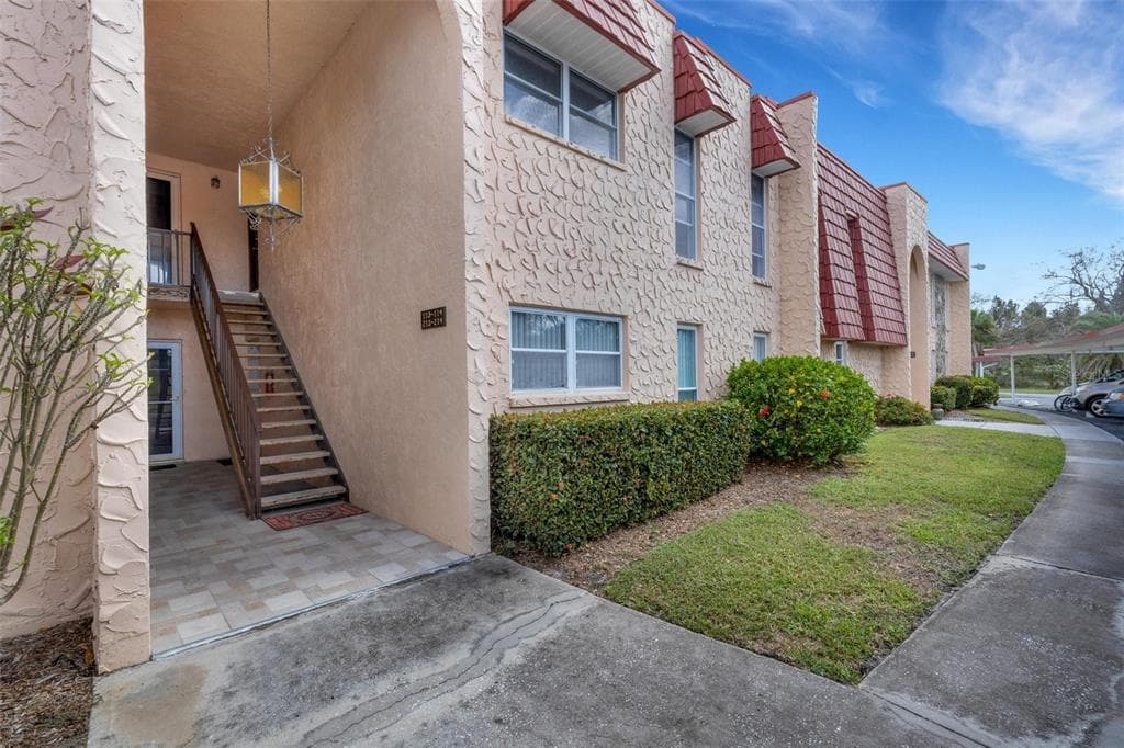 114 DOGWOOD CIRCLE UNIT 114 SEMINOLE, FL 33777