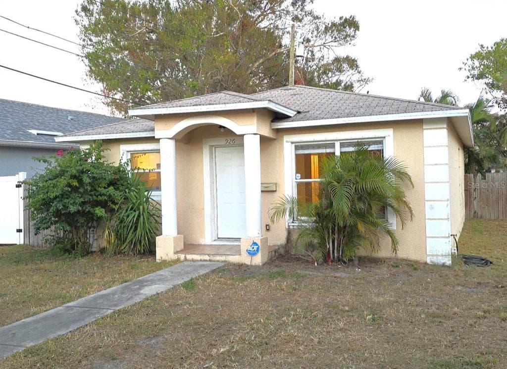 926 43RD STREET S ST PETERSBURG, FL 33711
