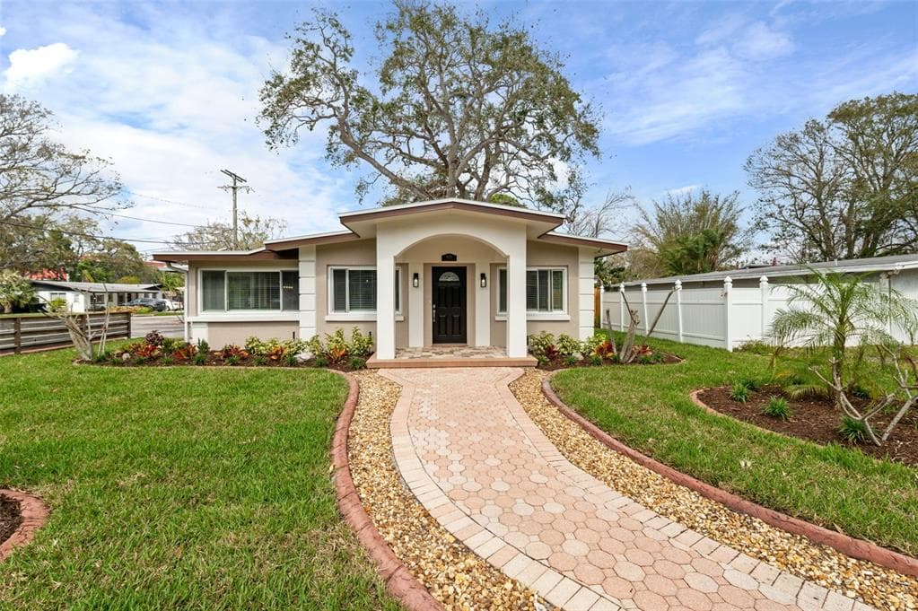 4629 W BAY COURT AVENUE TAMPA, FL 33611