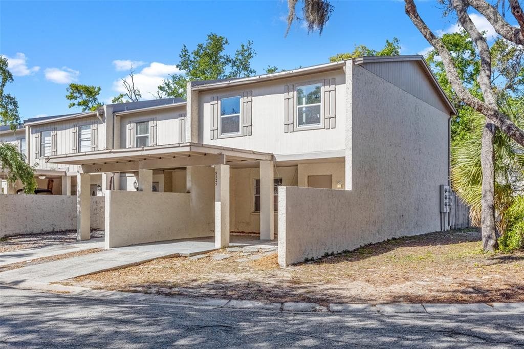 5225 TENNIS COURT CIRCLE UNIT 5225 TAMPA, FL 33617