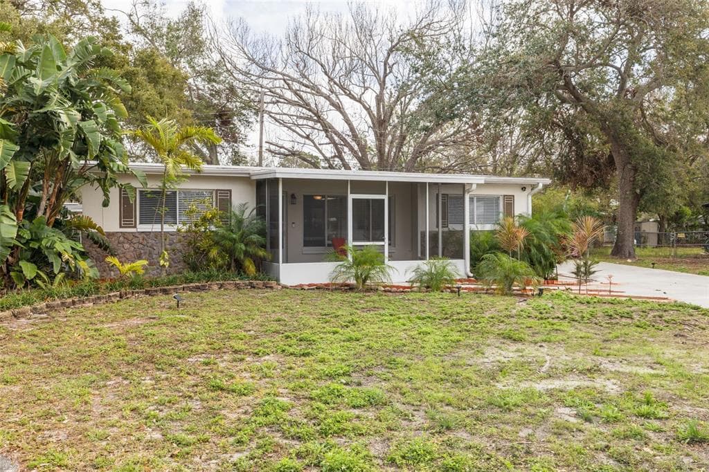 9325 90TH TERRACE SEMINOLE, FL 33777