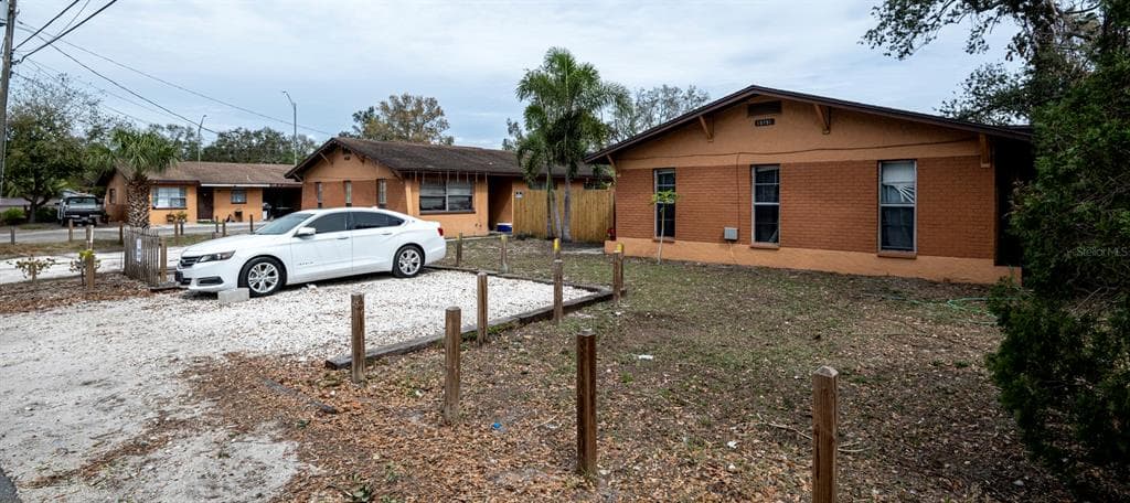 15622 59th St. & 5901 CRESTMONT ST/AVE STREET N CLEARWATER, FL 33760