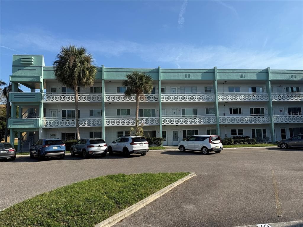 2455 FINLANDIA LANE UNIT 3 CLEARWATER, FL 33763