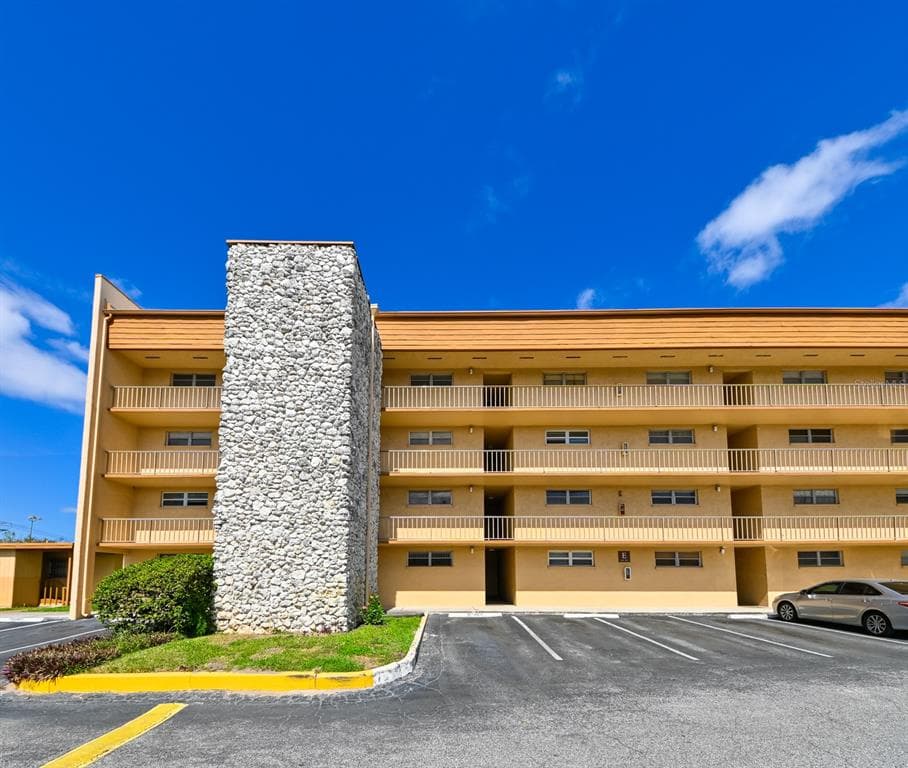 5820 N CHURCH AVENUE UNIT 430 TAMPA, FL 33614