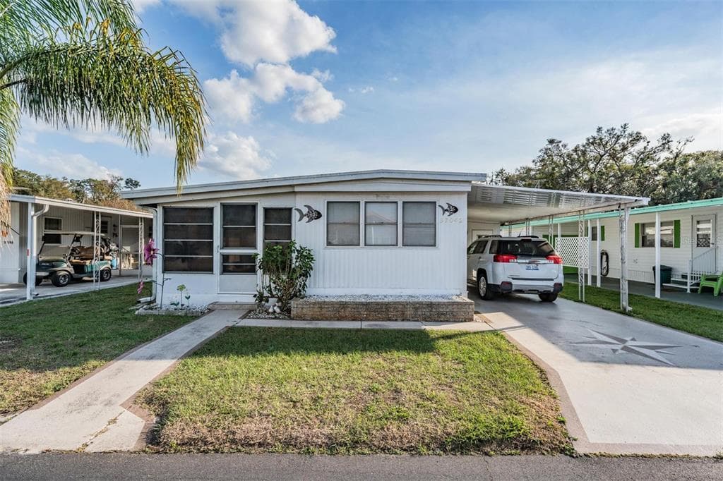 37042 LOIS AVENUE ZEPHYRHILLS, FL 33542